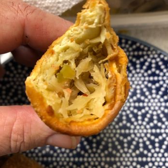 Great Wall Restaurant - Pretty standard egg roll. Not greasy at all! - Chinese Near Me - Niantic, Connecticut
