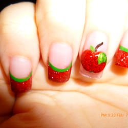 Leah Palhegyi - Apple Nails