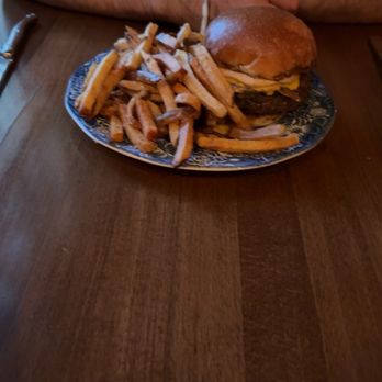 Walkers Maine - Walker's Burger - New American Near Me - Cape Neddick, Maine