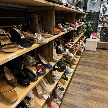 Eco Town Select - Shoes - Used, Vintage & Consignment Near Me - Honolulu, Hawaii Eco Town Select - Shoes - Used, Vintage & Consignment Near Me - Honolulu, Hawaii