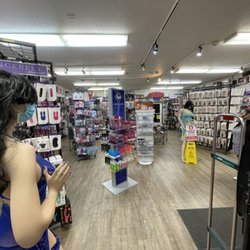 Frenchy's Cruzin' Books & Video