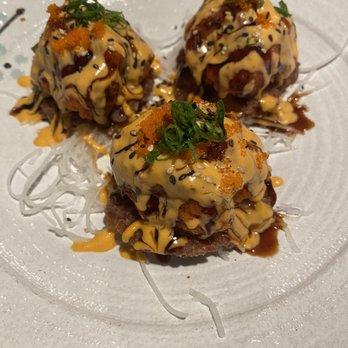 Doko Sushi - Spicy Tuna on Crispy Rice, good a bit too much tuna for my taste. - Sushi Bars Near Me - Los Angeles, California Doko Sushi - Spicy Tuna on Crispy Rice, good a bit too much tuna for my taste. - Sushi Bars Near Me - Los Angeles, California