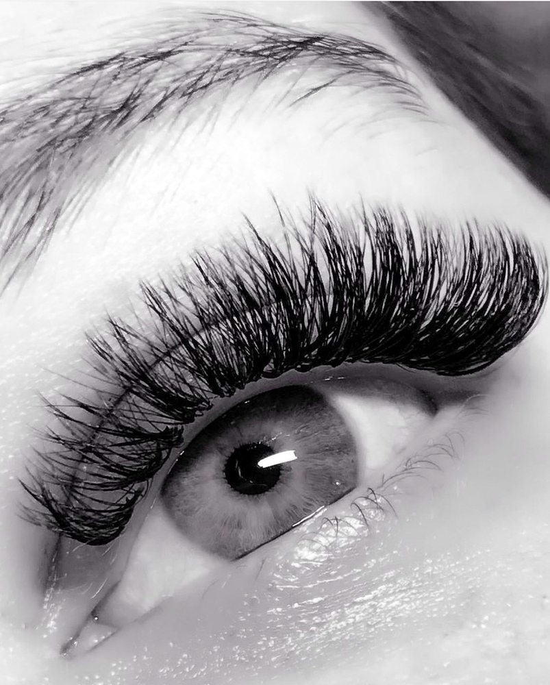 Lashed Downtown Logo