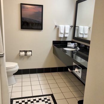 Fairfield by Marriott Inn & Suites North Platte - Bathroom - Hotels Near Me - North Platte, Nebraska