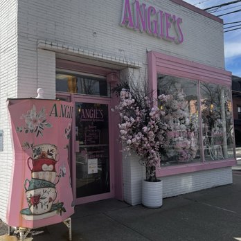 Angie's Café & Bakery - Front of cafe - Bakeries Near Me - Metuchen, New Jersey