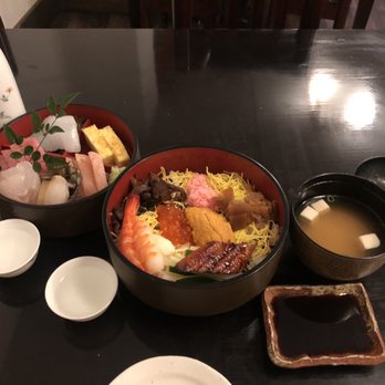 Yoshitsune Restaurant - Two-tiered chirashi with uni - Japanese Near Me - Honolulu, Hawaii