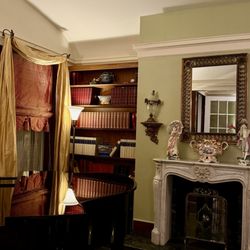 Library Lounge - Inside lobby