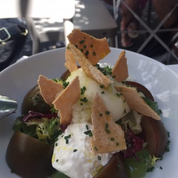 La Azotea - Salad with burrata and lime ice cream - Spanish Near Me - Seville, SE La Azotea - Salad with burrata and lime ice cream - Spanish Near Me - Seville, SE