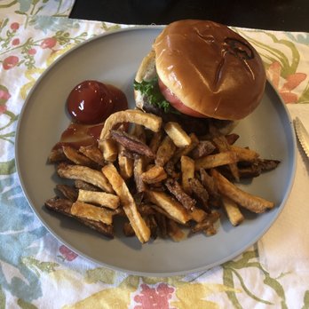 Cowbell Burger Bar - Prime rib burger - Burgers Near Me - Biddeford, Maine