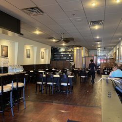 Green Basil Thai Restaurant & Bar - Interior