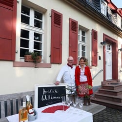Das Brunnenwärterhaus - "Neuer Pächter ist der erfahrene Gastronom Wolfgang Glaum, der am 15. November mit einem Tag der offenen Tür offiziell starten wird."