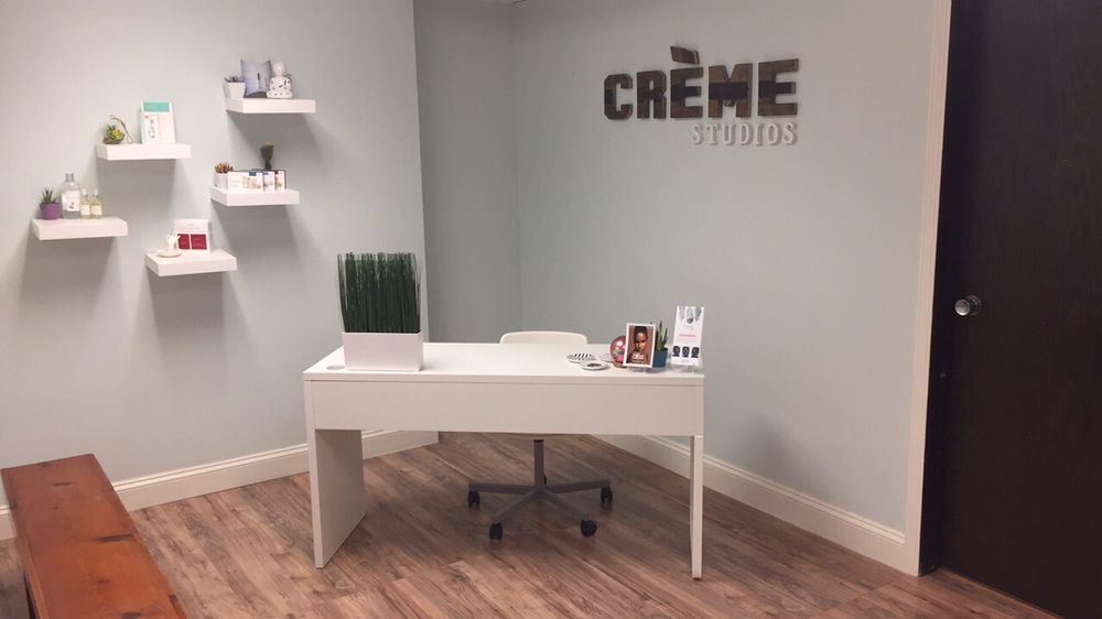Crème Studios Logo