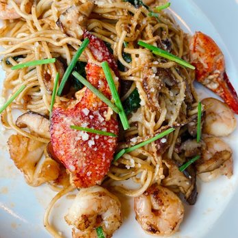 Yard House - Lobster Garlic Noodles - Vegetarian Near Me - Gaithersburg, Maryland Yard House - Lobster Garlic Noodles - Vegetarian Near Me - Gaithersburg, Maryland