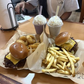 Smash Daddy’s - Ube shake, cookies and cream, dubs - Burgers Near Me - Waikoloa Village, Hawaii