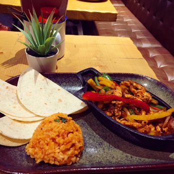Bendito Tako - Fajitas de pollo - Mexican Near Me - Barcelona, B Bendito Tako - Fajitas de pollo - Mexican Near Me - Barcelona, B