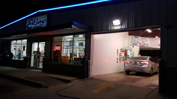 Eskimo Hut - Frozen Daiquiris To-Go by null