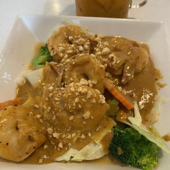 Folsom Thai - Peanut curry with shrimp - Thai Near Me - Boulder, Colorado