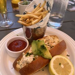 Amazing lobster roll