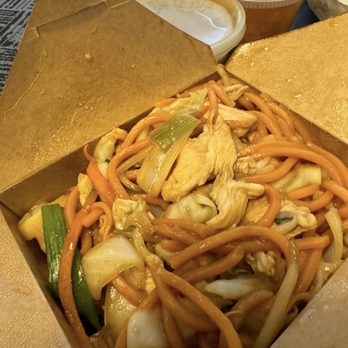 JJ Chinese Express - 35. Chicken Chow Mein - Chinese Near Me - Long Beach, California