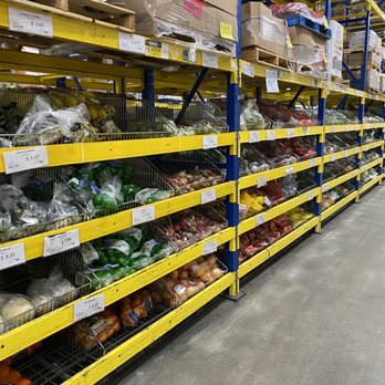 Restaurant Depot - shelves of food in a grocery store - Wholesale Stores Near Me - Pasadena, California