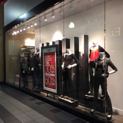 Express Factory Outlet - Window displays