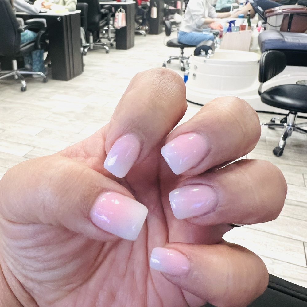 Ombré pink and white short length. Ombré pink and white short length.
