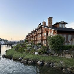 LaConner Channel Lodge - View of the lodge