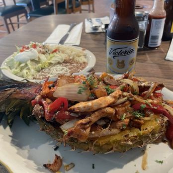 Mariscos Pablo - Piña plate - Seafood Near Me - Stockton, California Mariscos Pablo - Piña plate - Seafood Near Me - Stockton, California