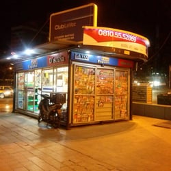 Puesto de diarios y revistas Plaza España