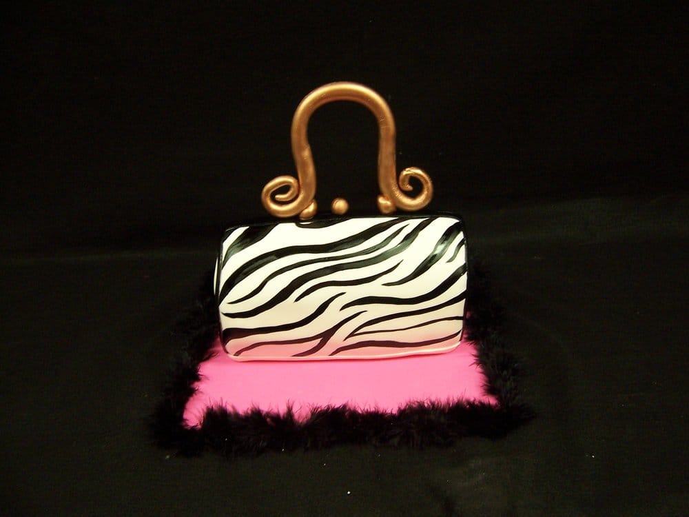 Aunt B's Cakes & Desserts Logo