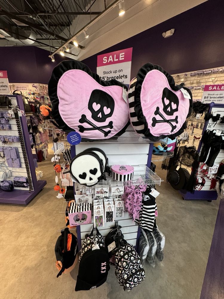 Claire's Logo