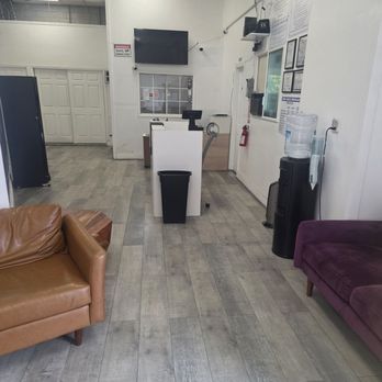 Greenback Smog - Inside waiting room - Smog Check Stations Near Me - Citrus Heights, California Greenback Smog - Inside waiting room - Smog Check Stations Near Me - Citrus Heights, California