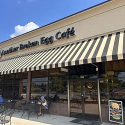 Another Broken Egg Cafe - Outdoors