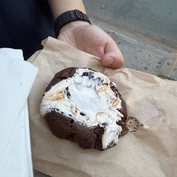 Gooey On The Inside - S'mores - Bakeries Near Me - New York, New York
