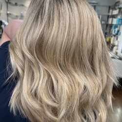 Vivo Salon and Suites