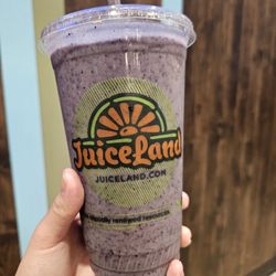 Honey beary - almond milk, blueberries, banana, peanut butter, and honey
