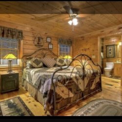 Bach’s Creekside Retreat - Master King Size Bedroom with En-suite