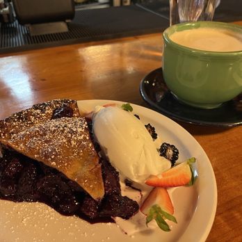 Coast Cafe - Blackberry pie and buffalo ice cream - New American Near Me - Bolinas, California