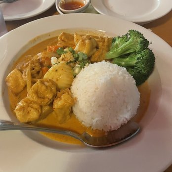 Mom's Siam 2 - Massaman curry - Sushi Bars Near Me - Richmond, Virginia