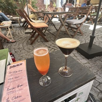 Café Susann - Expressing Martini & Peach Bellini - Cafes Near Me - Kaiserslautern, RP Café Susann - Expressing Martini & Peach Bellini - Cafes Near Me - Kaiserslautern, RP