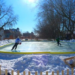 Riverwest People's Ice Rink - Skating!
