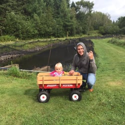 Brule Fish Hatchery - Strolling around the ponds