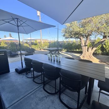 Hotel Bayit - Cafe outside - Hotels Near Me - Salida, California