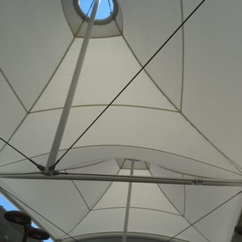 Outlet Collection - There's lotsa natural light with these scattered skylights. - Shopping Centers Near Me - Niagara-on-the-lake, Ontario