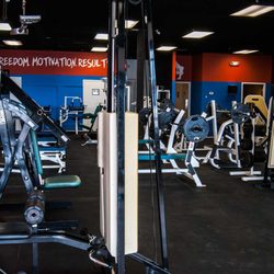American Iron Barbell Club - 24 hour gym newport news for bodybuilding, powerlifting, strength training, weight loss