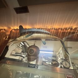 Grove Market Restaurant & Smokehouse - Decor