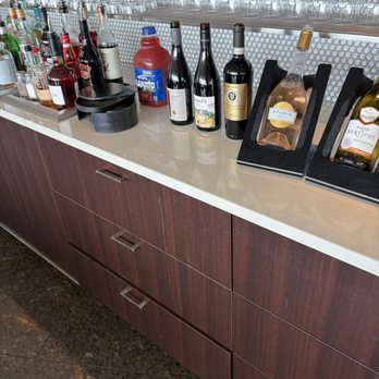 Air Canada Maple Leaf Lounge - Bar - Airport Lounges Near Me - Mississauga, Ontario