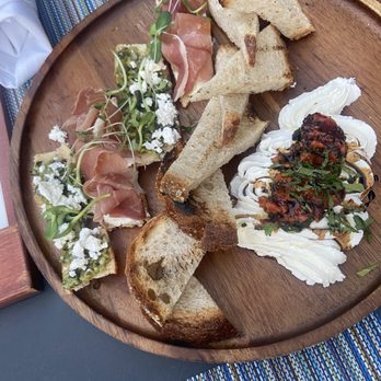 White Dog Cafe - University City - Bars Near Me - Philadelphia, Pennsylvania