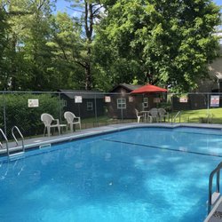 Bonnie Brae Cabins & Campsites - Time for a swim