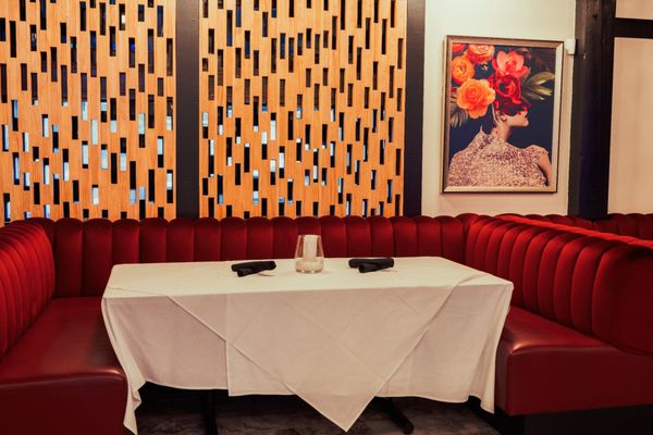 Influence Restaurant and Lounge by null